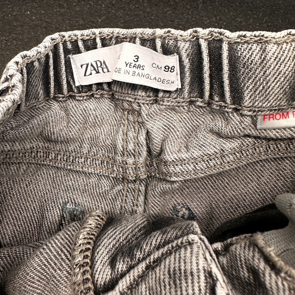 Zara Kids Gray Star Jeans - Picture 2 of 3
